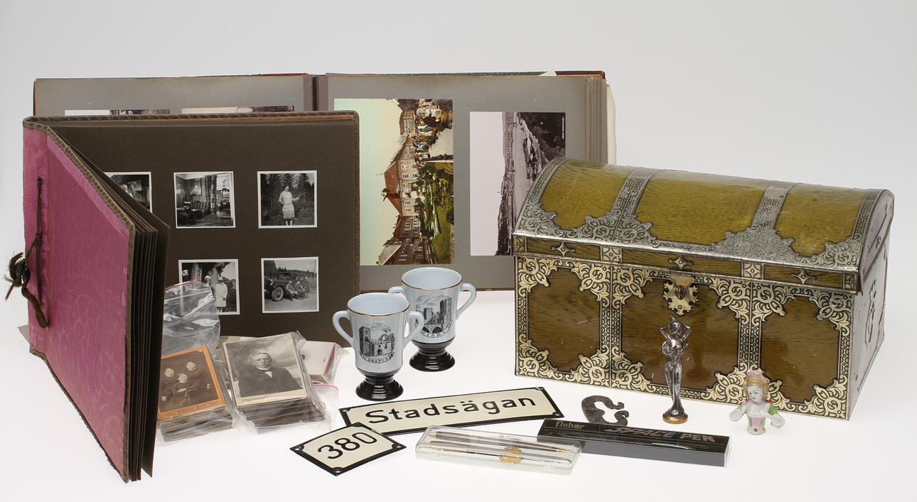 PARTI DIVERSE, bland annat fotografier och plåtburk Pix Aktiebolag.