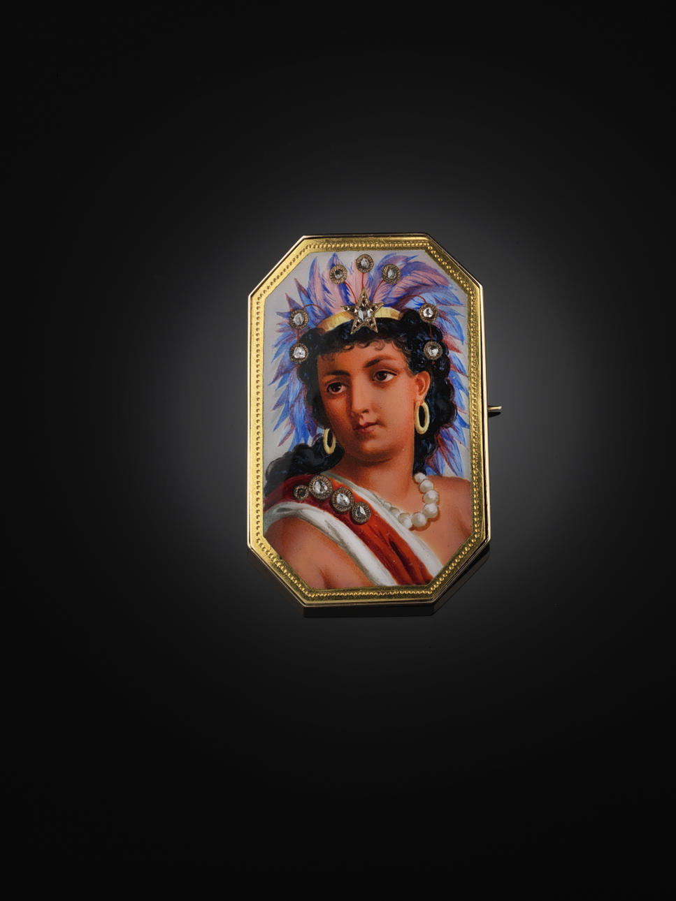 BROSCH, 14 kt guld med miniatyrporträtt på porslin och rosenstenar (en sten saknas).