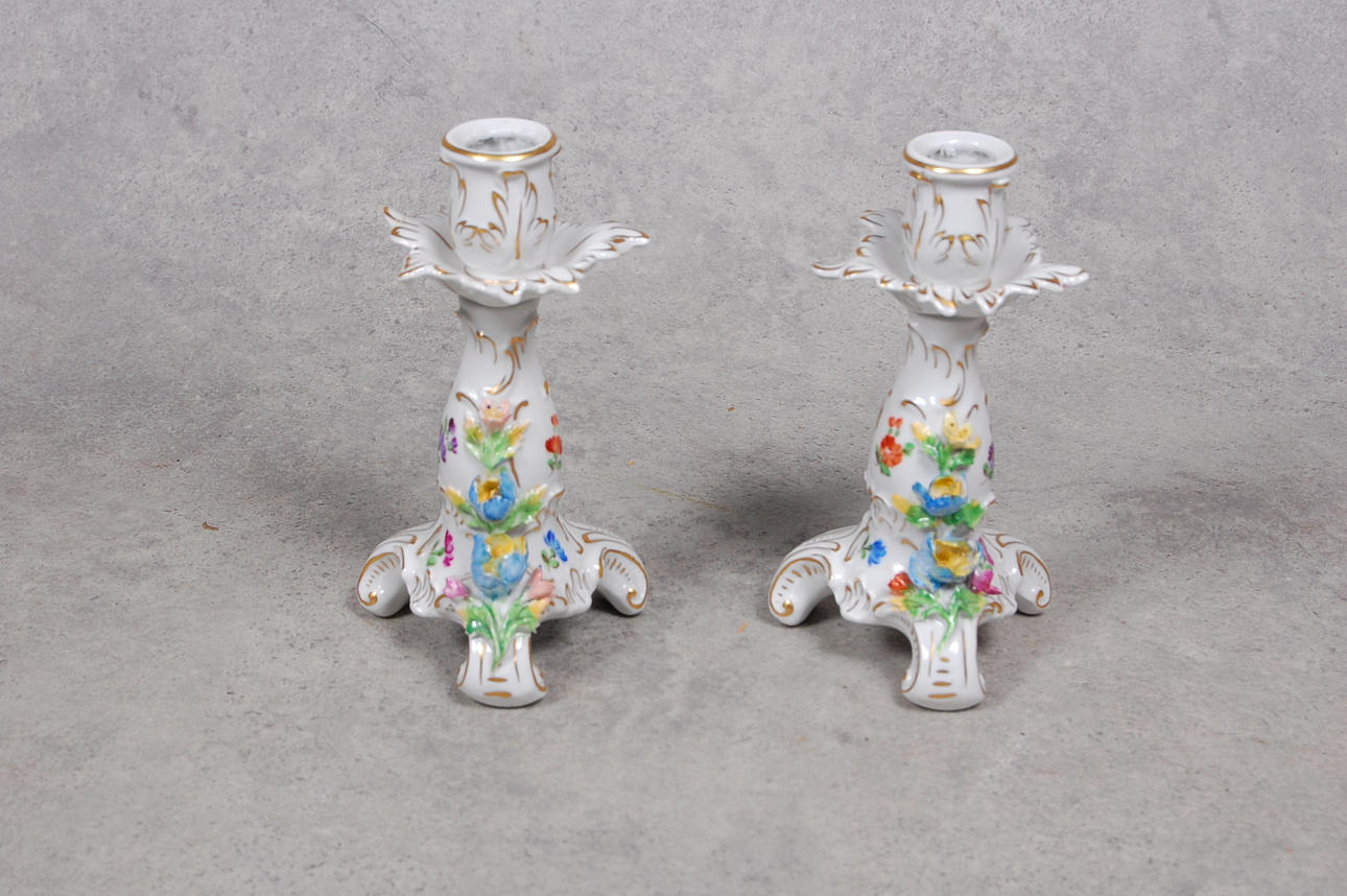 LJUSSTAKAR, 1 par, porslin, Dresden.