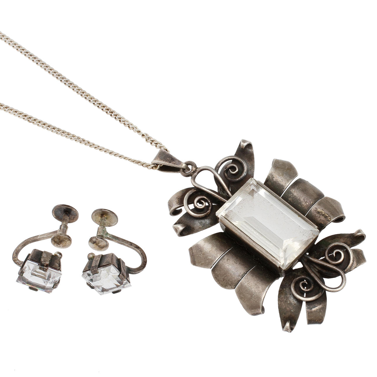 SMYCKESET, hänge samt ett par örhängen, silver och slipad bergkristall, Göteborg och Stockholm 1948.