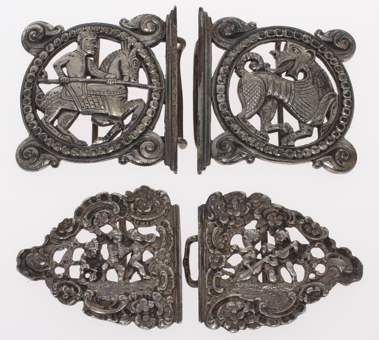 BÄLTESSPÄNNEN 2 st, silver, bland annat J Smejda Tronhejm.