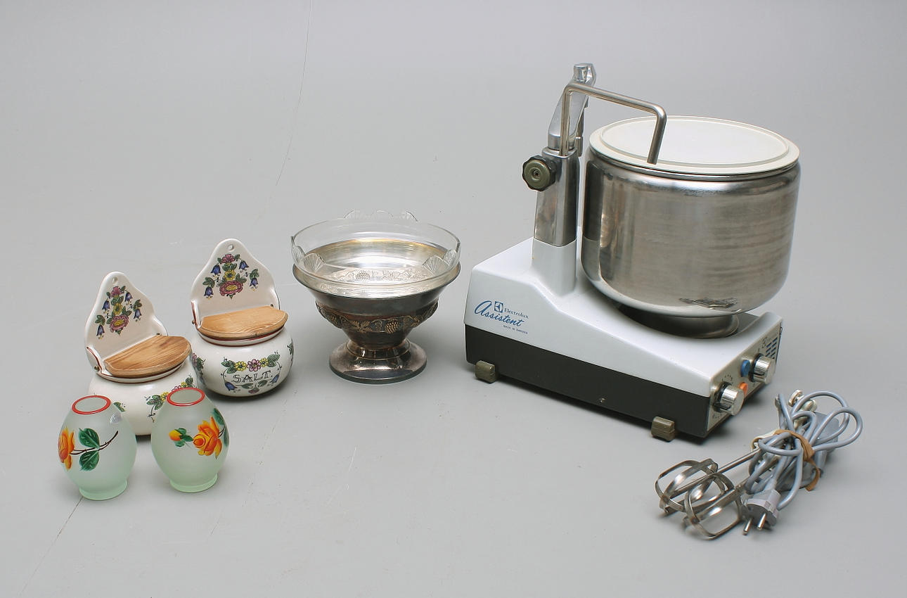 KÖKSASSISTENT, Eletrolux + NYSILVERSKÅL + KERAMIK + GLAS.