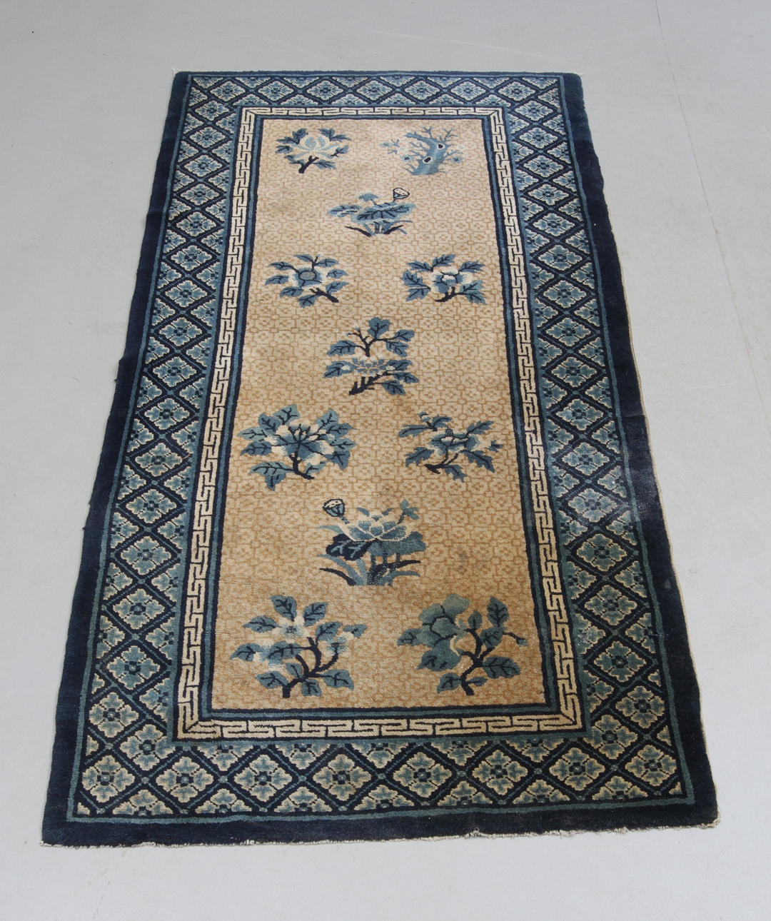 MATTA, Kina, ca 183 x 94 cm.