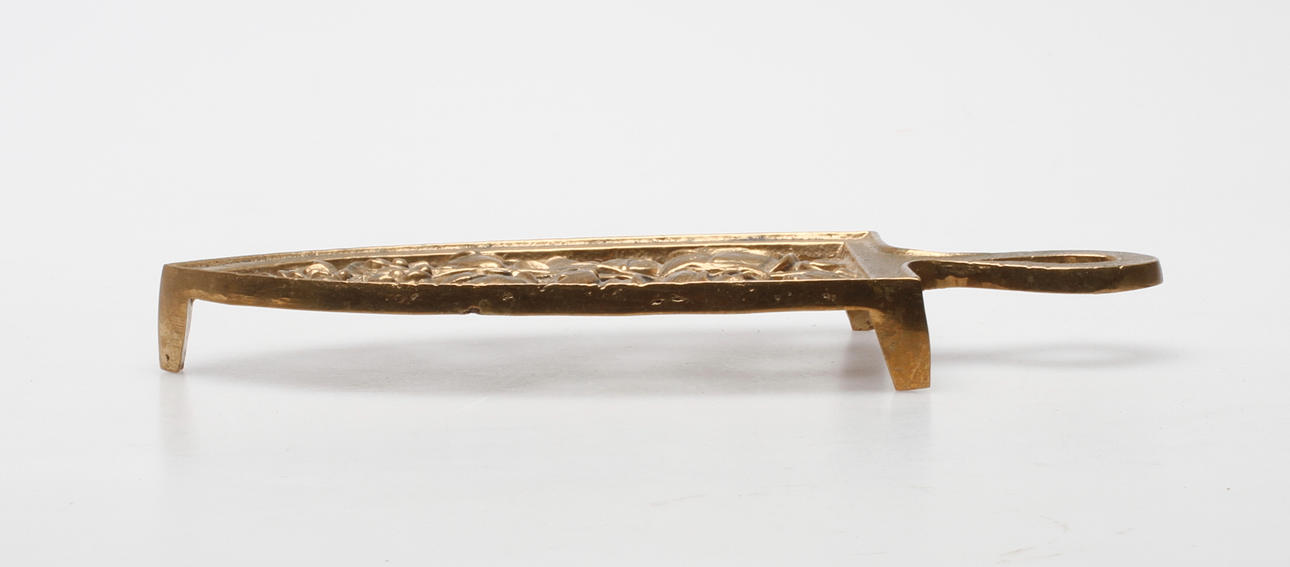 STRYKJÄRNSUNDERLÄGG, mässing, Bersbo.