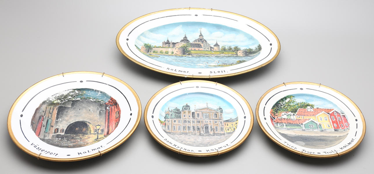 TALLRIKAR, 4 st, handmålade Kalmarmotiv, signerade H. Nilsson.