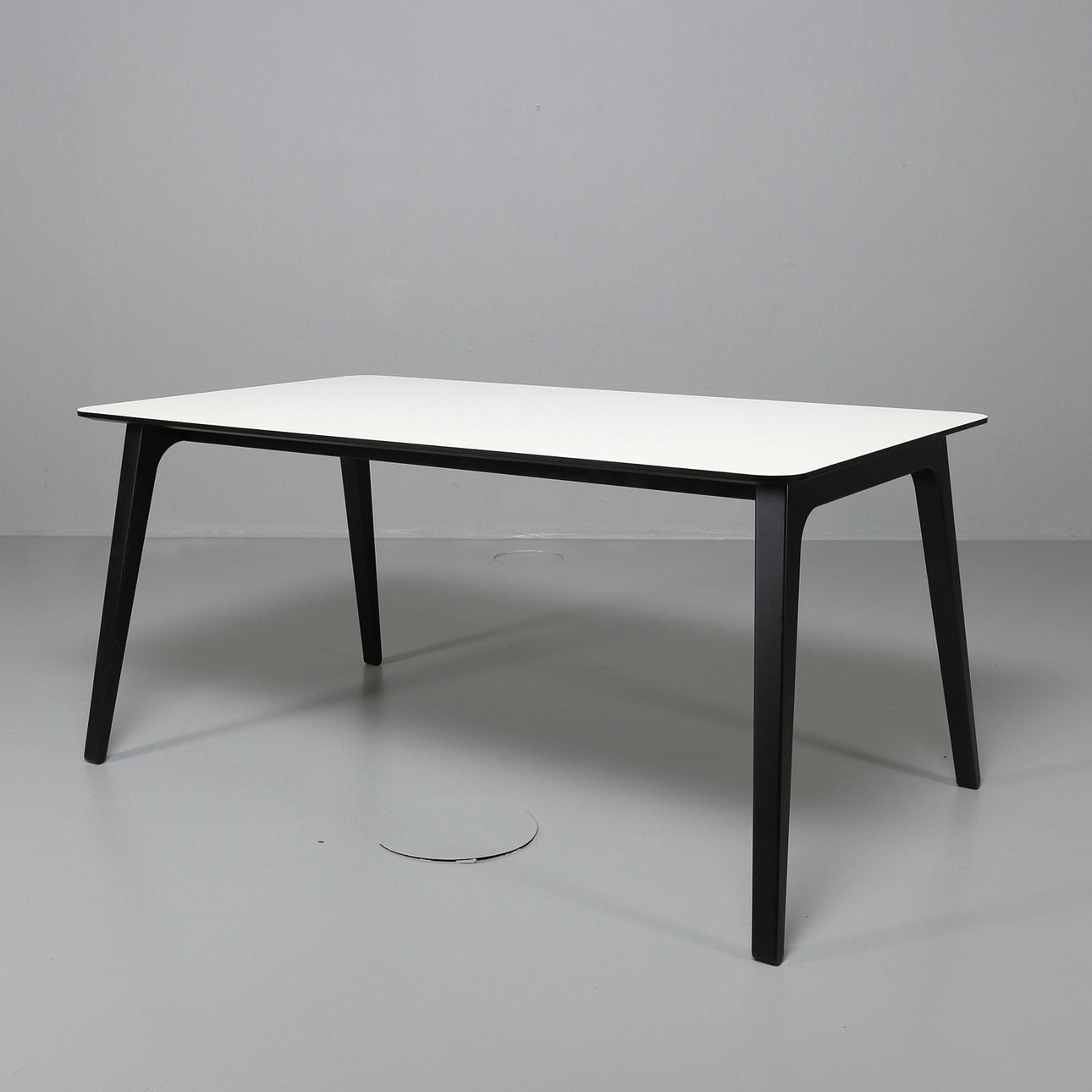 MESA DE COMEDOR, modelo Gate, ILVA.