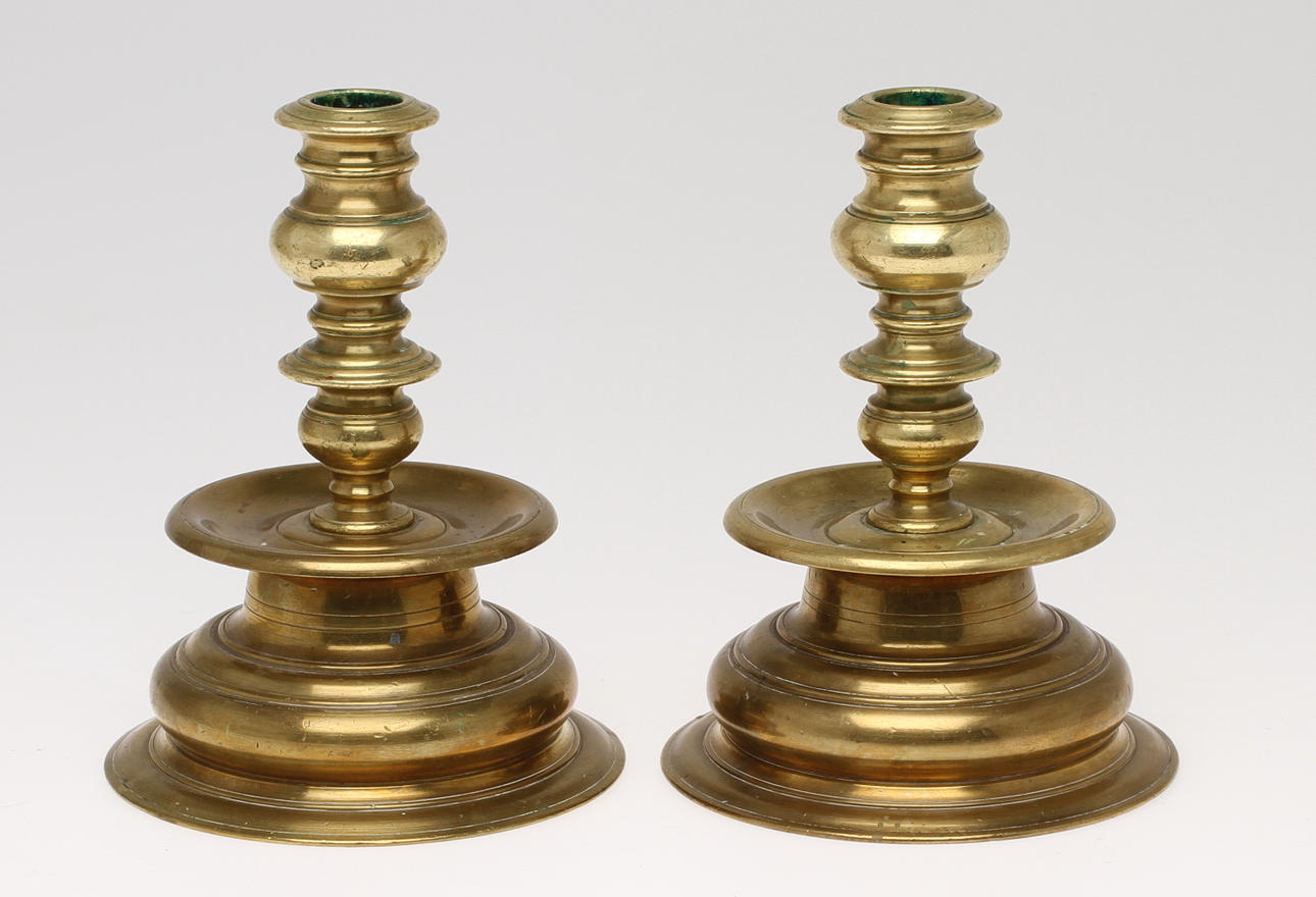 LJUSSTAKAR, ett par, mässing, barockstil, 1900-tal.