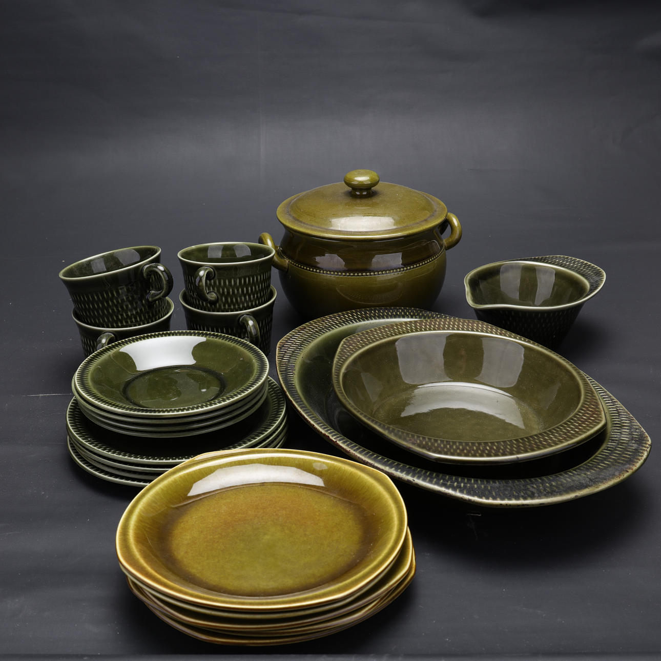 16 parts, Stavangerflint, Norway.