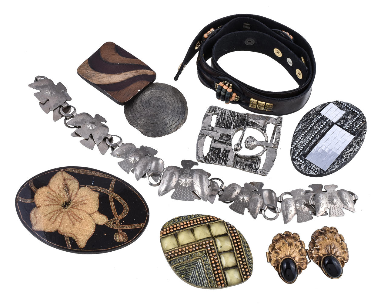 A COLLECTION OF BELTS AND BUCKLES, TO INCLUDE A BELT BY OIPAN.