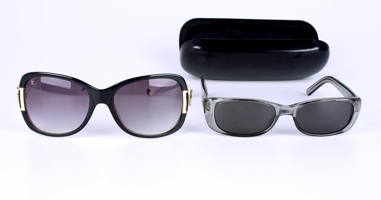 SOLGLASÖGON, 2 par, Louis Vuitton + Gucci med fodral.
