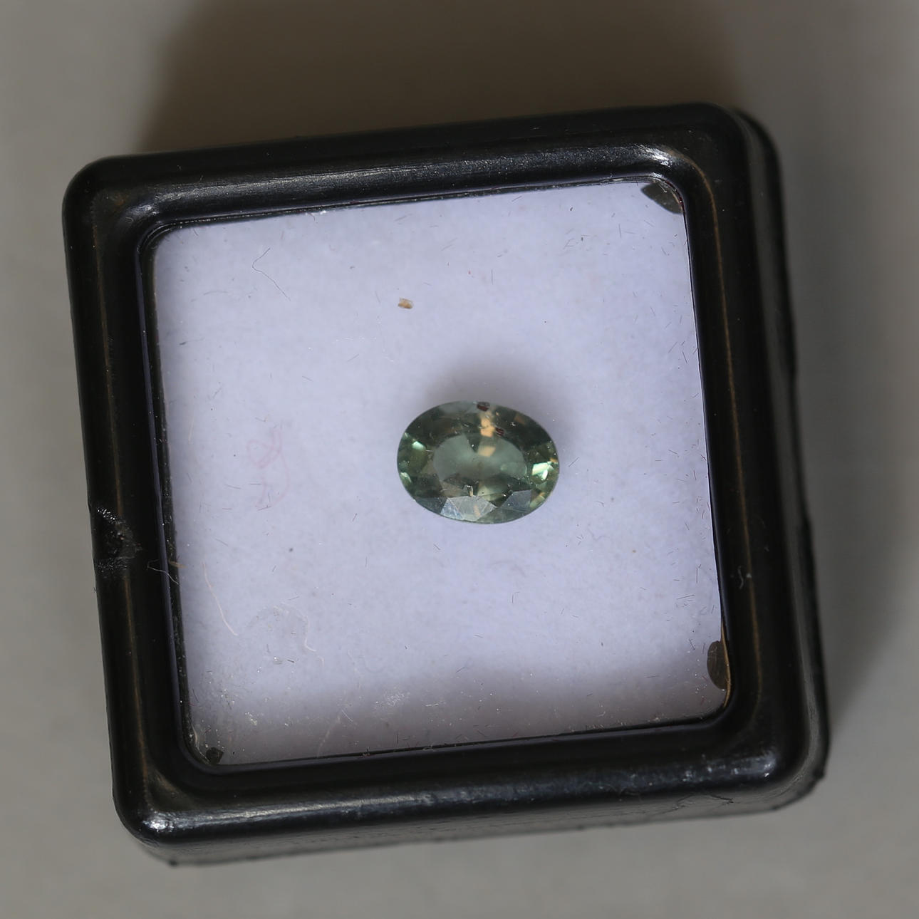 SAFIR, grön, cirka 1,17 ct.