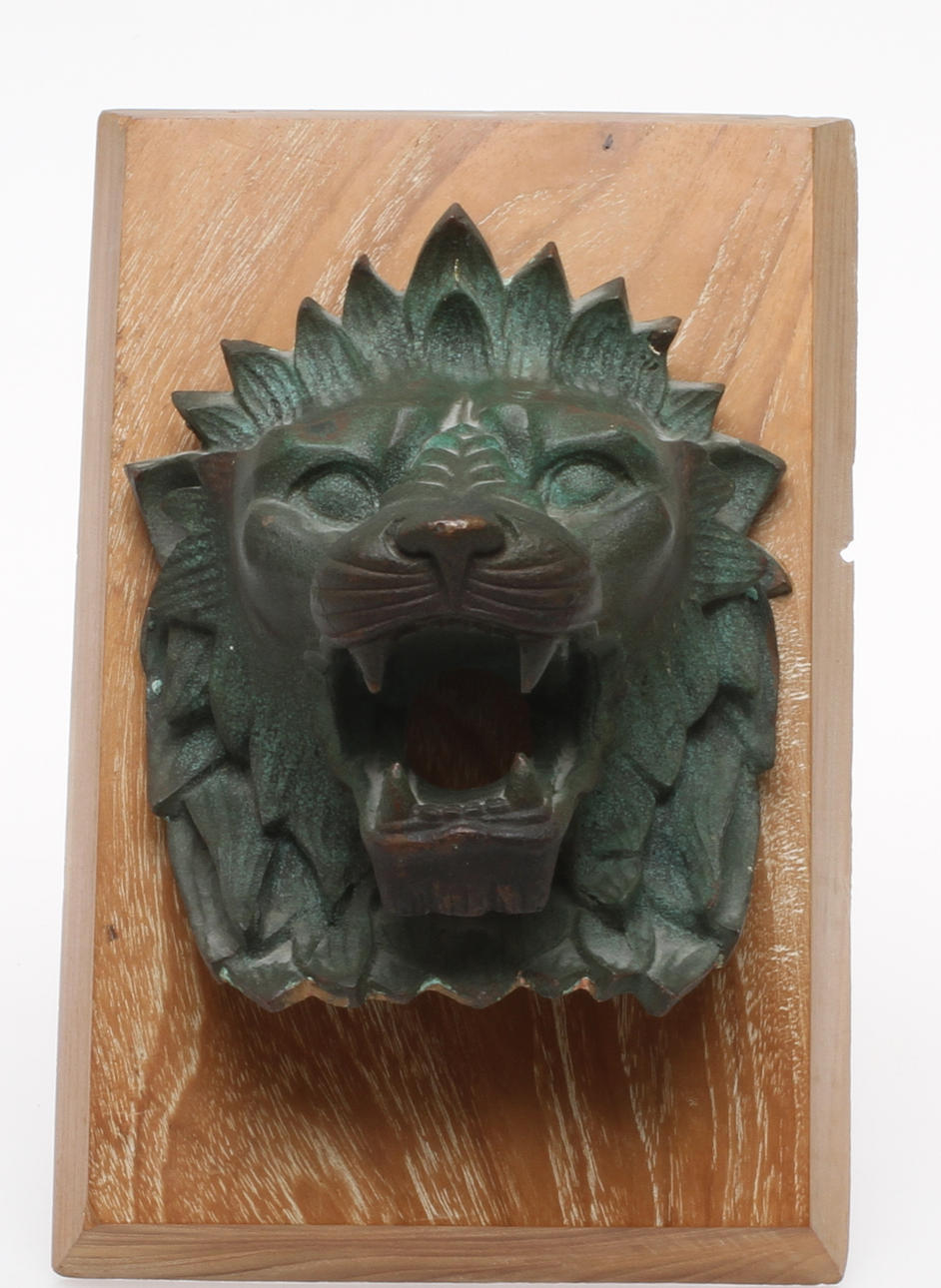 DEKORORNAMENT, i form av lejonmaskaron, brons.