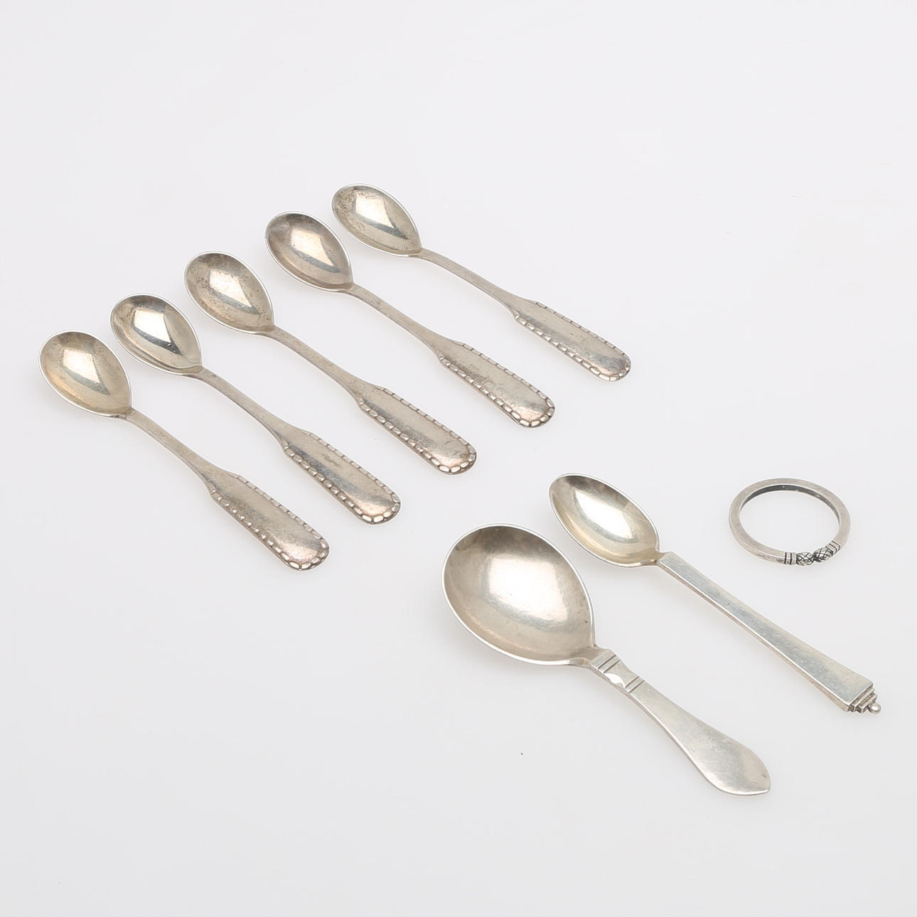 GEORG JENSEN, ÅTTA DELAR, sterlingsilver: 1 servettring.