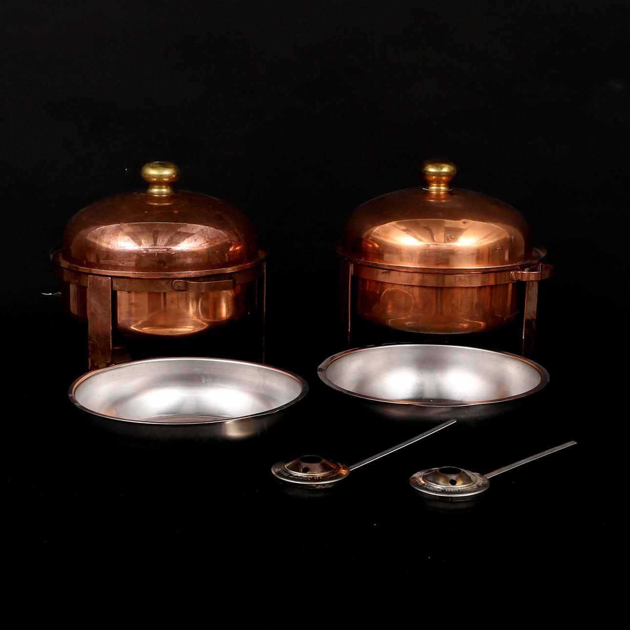 SERVERINGSKÄRL , 2 st för restaurang, koppar/stål.