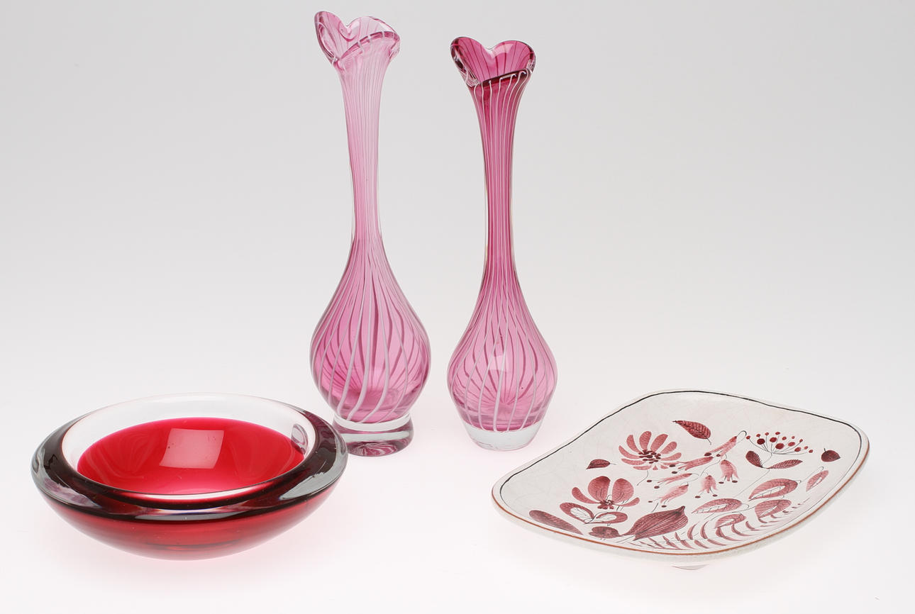 PARTI GLAS OCH KERAMIK, 4 delar, 1900-tal.