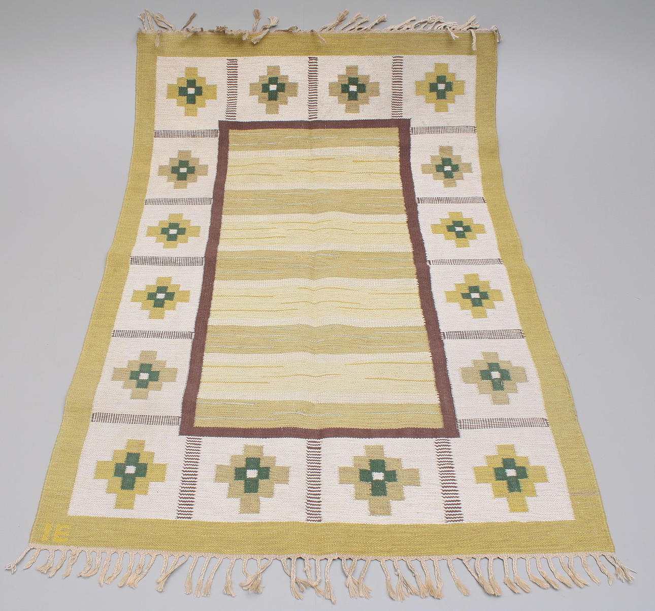 RÖLLAKANSMATTA, signerad IE, 203x136 cm, senapsgul/grön/brun.