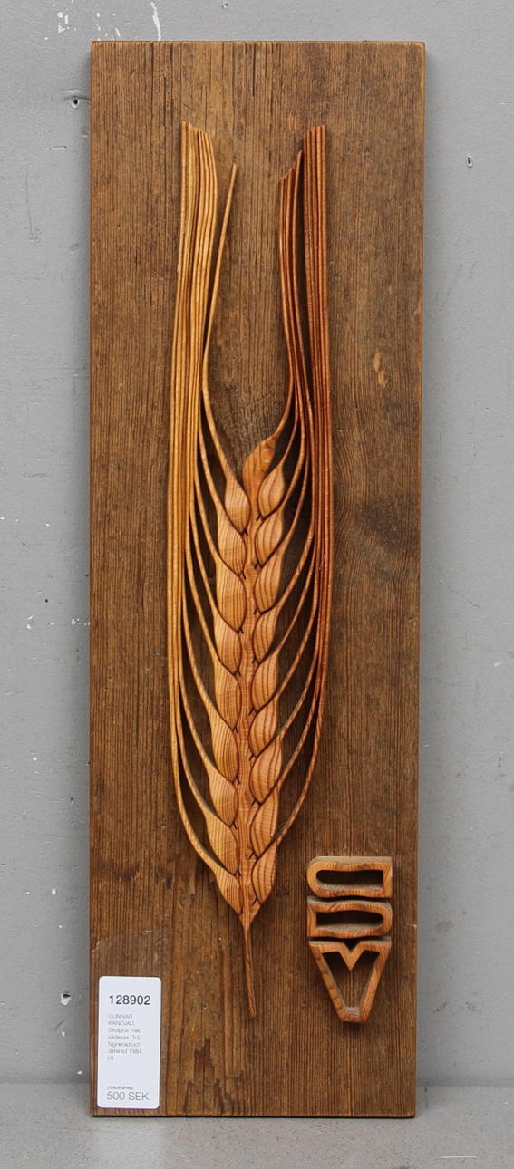 GUNNAR KANEVAD. Skulptur med sädesax. Trä. Signerad och daterad 1984.