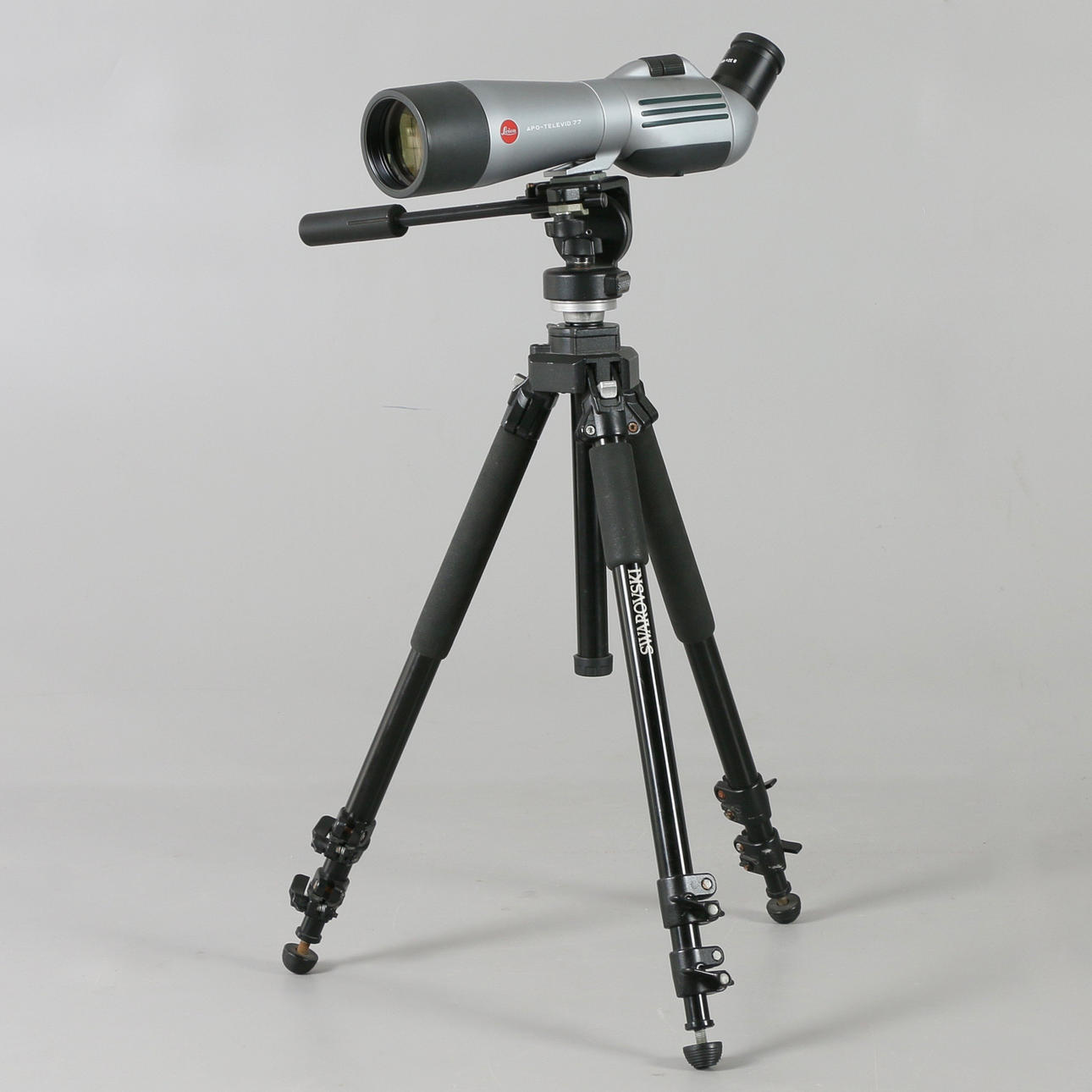 BINOCULARES con trípode, Leica APO-Televid 77.