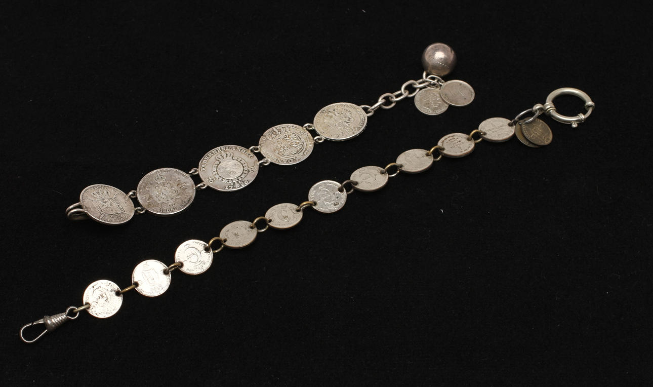 CHATELAINE, 2 st, delvis silver.