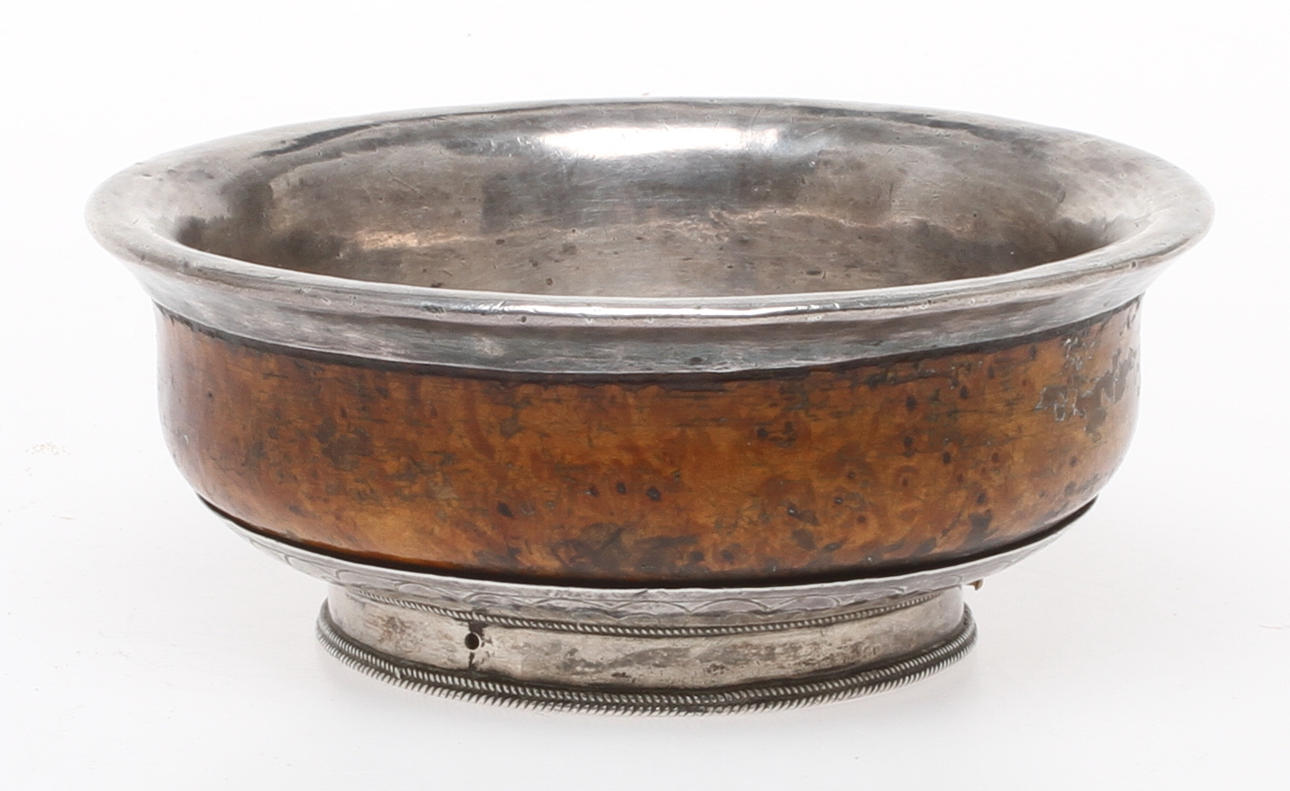 CERIMONIEL SKÅL, silver och trä, trol. Nepal/Tibet.