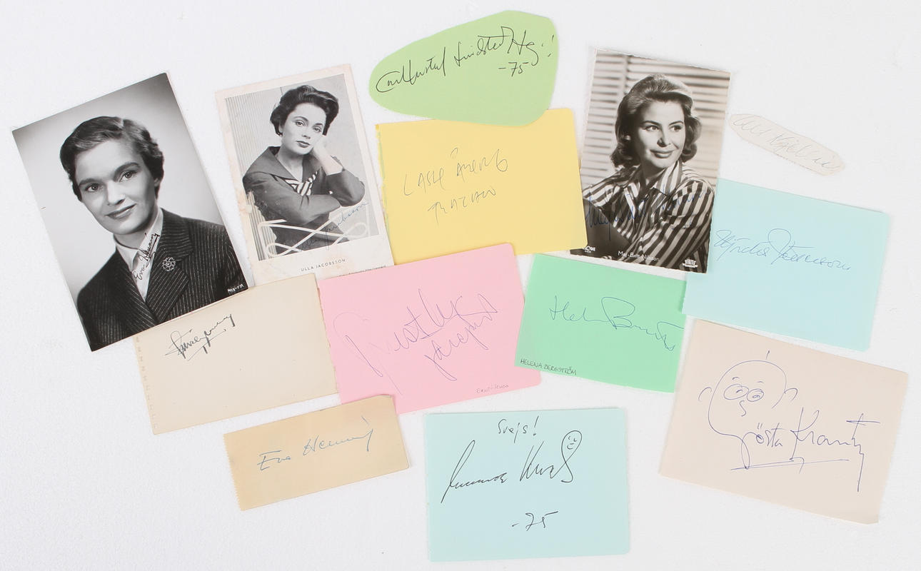 AUTOGRAFER, 13 st, Svenska skådespelare, Bl a Ernst Hugo Järegård, Lasse Åberg och Gösta Krantz.