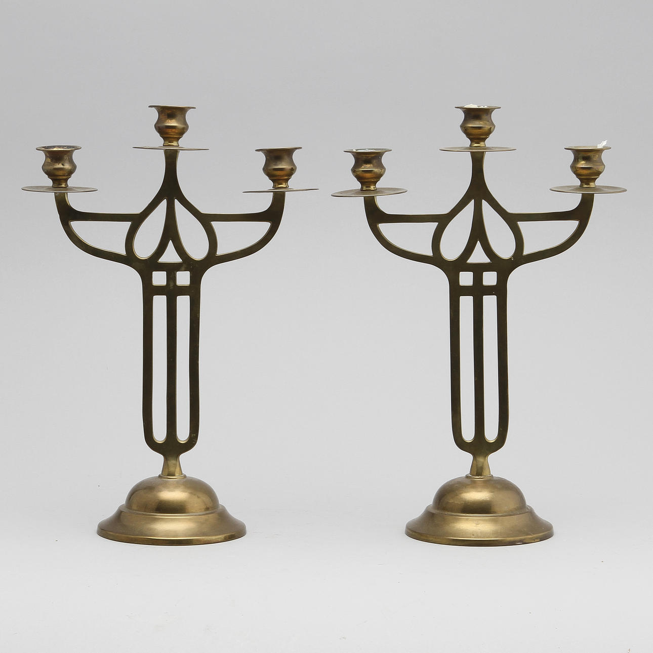 KANDELABRAR, ett par, mässing, Jugend, sekelskiftet 1900.