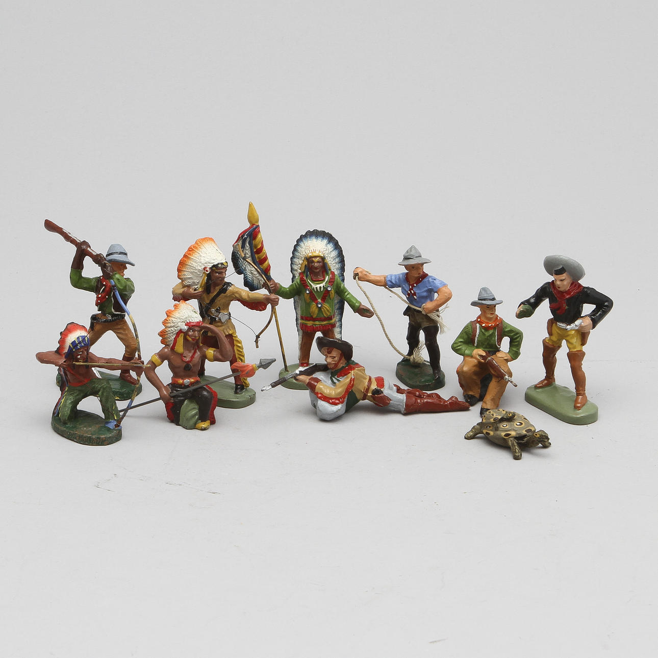 LEKSAKSFIGURER, 9 st, bl a Leyla, Elastolin.