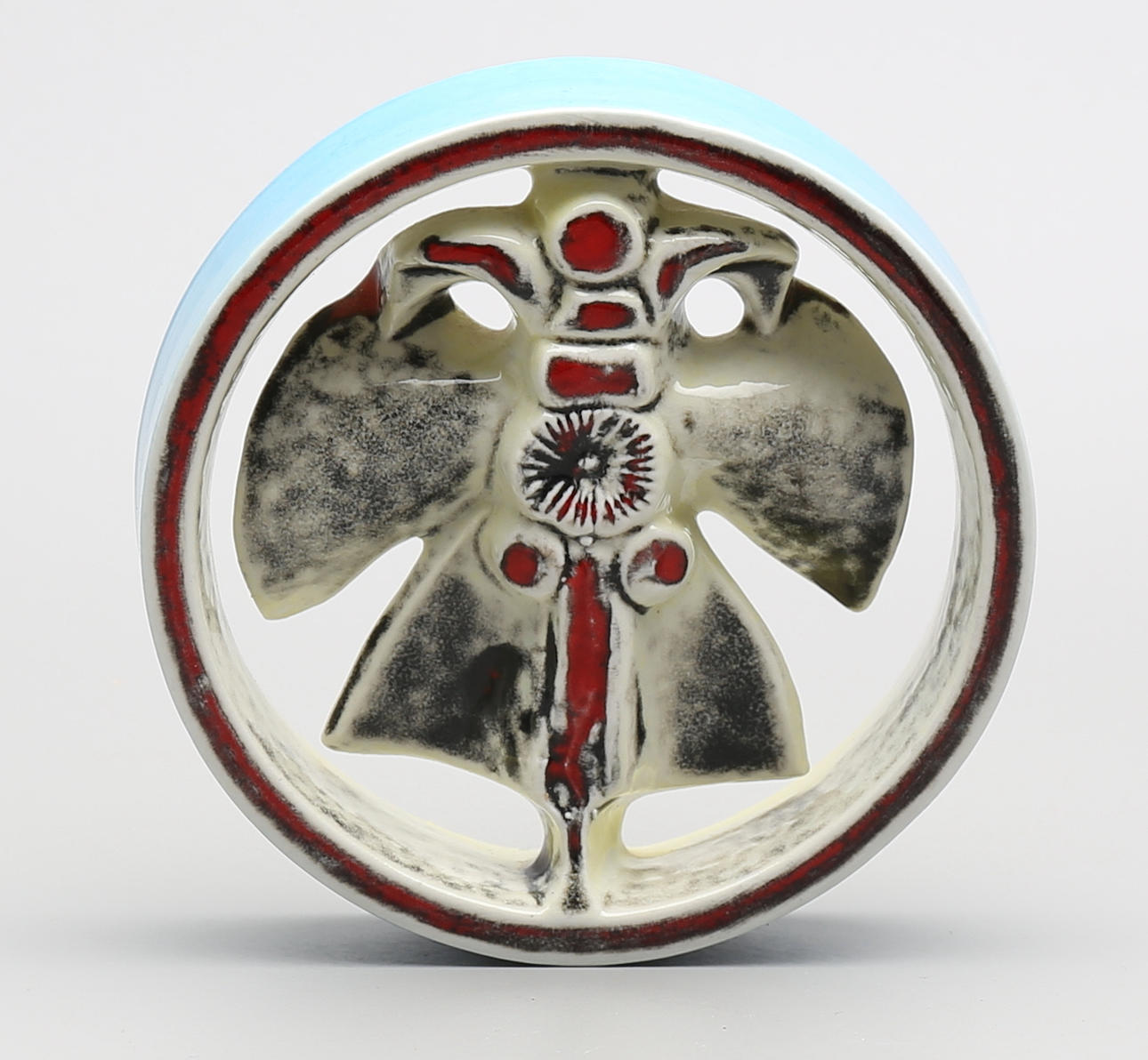 LISA LARSON. Väggplakett, stengods, fjäril, ur serien "Rundel".