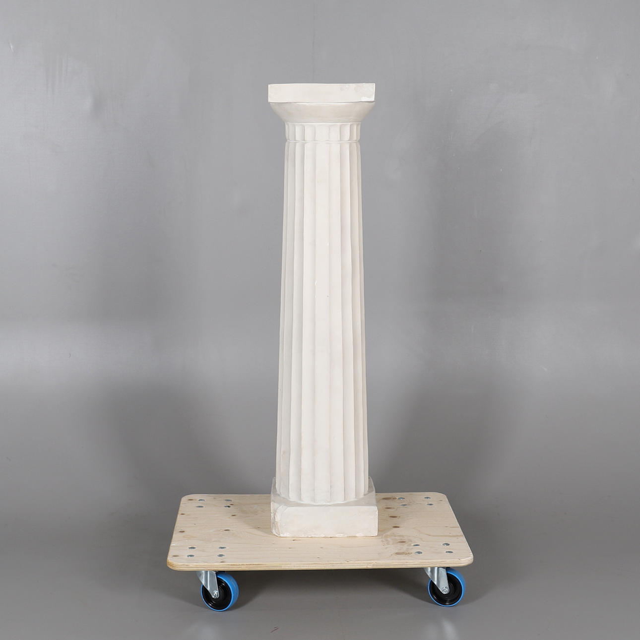 A CAST PLASTER & PAINTED FLUTED TAPERED COLUMN SECTION.
