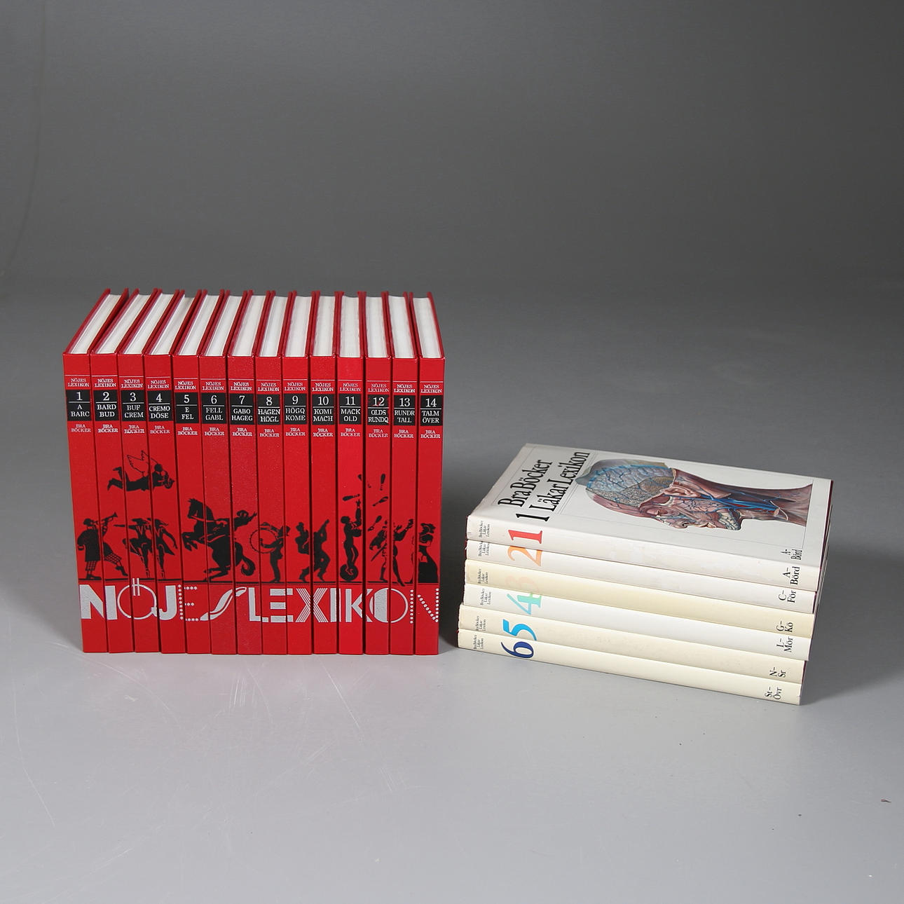 BOKBAND, 2 st, 12-band, Myggans Nöjeslexikon, 1989. 6 band, Bra Böckers Läkar Lexikon, 1981.