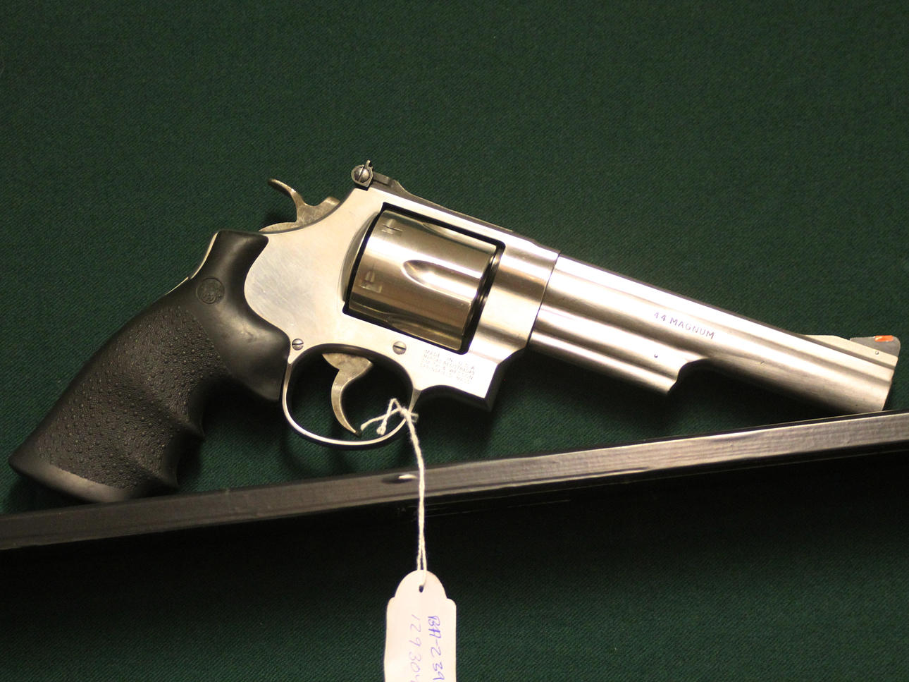 SMITH & WESSON. 629-5 .44 mag #CEL 2335.