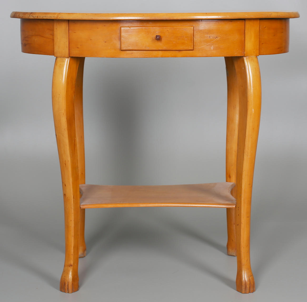 BORD med underhylla och låda i rokokostil i päronfanér, 1900-talets första hälft.