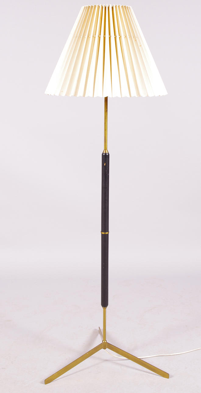 GOLVLAMPA, mässing, svartmålat trä, Bergbom.