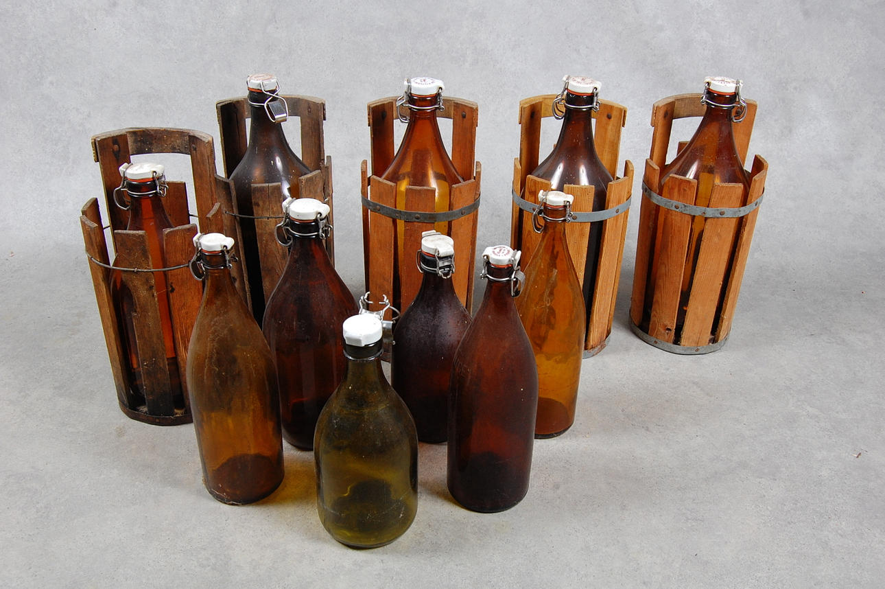 DRICKAFLASKOR, 11 delar med patentkork, Höganäs, Utvälinge Bryggeri.