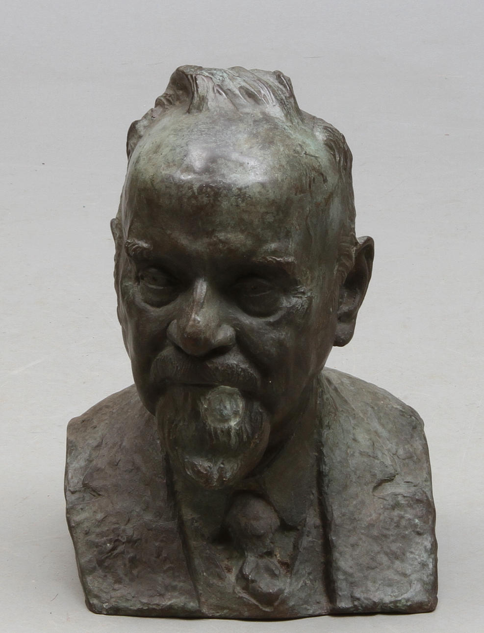 BYST, brons, föreställande ingenjör Axel Sahlin, otydligt signerad.