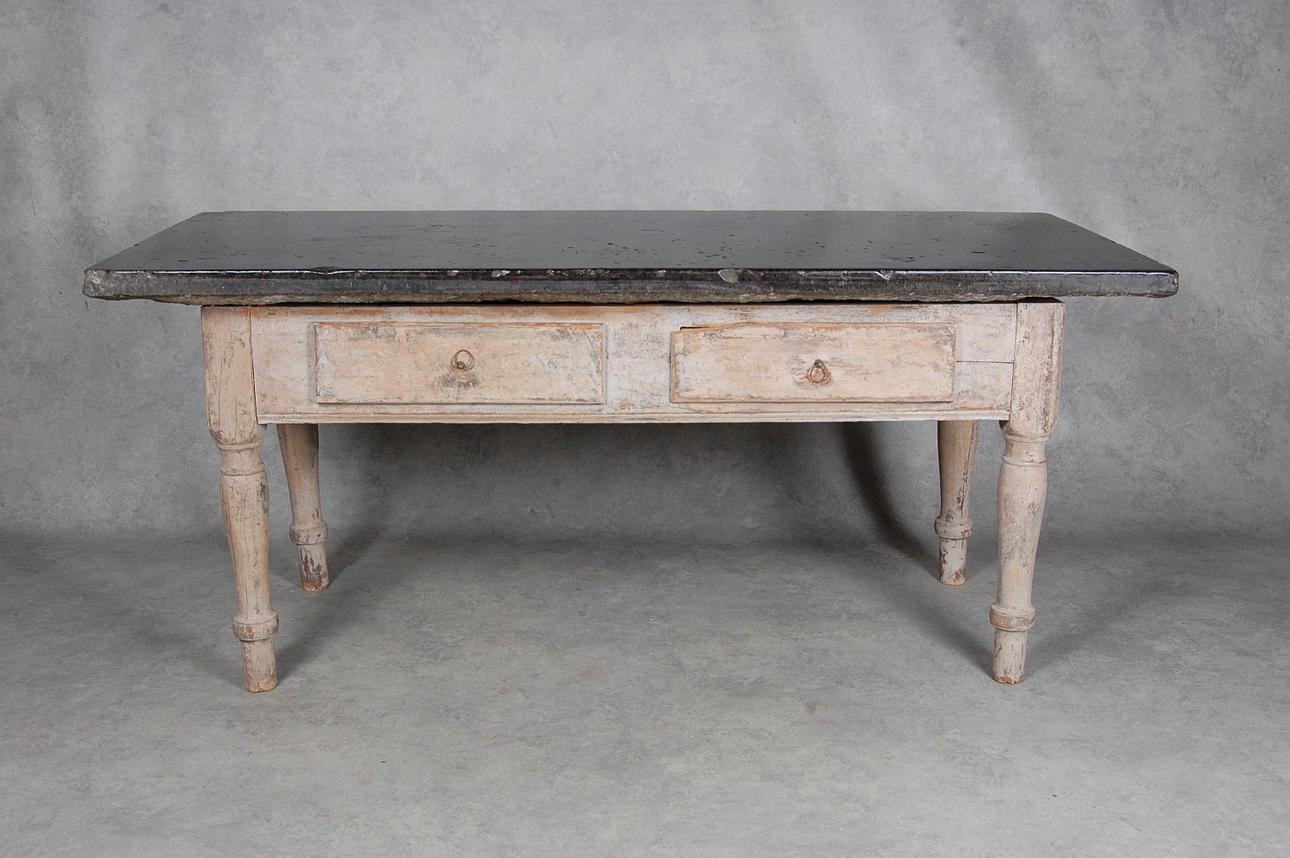 STENBORD, Skåne, med kalkstensskiva från Komstad,1800-talets första hälft.