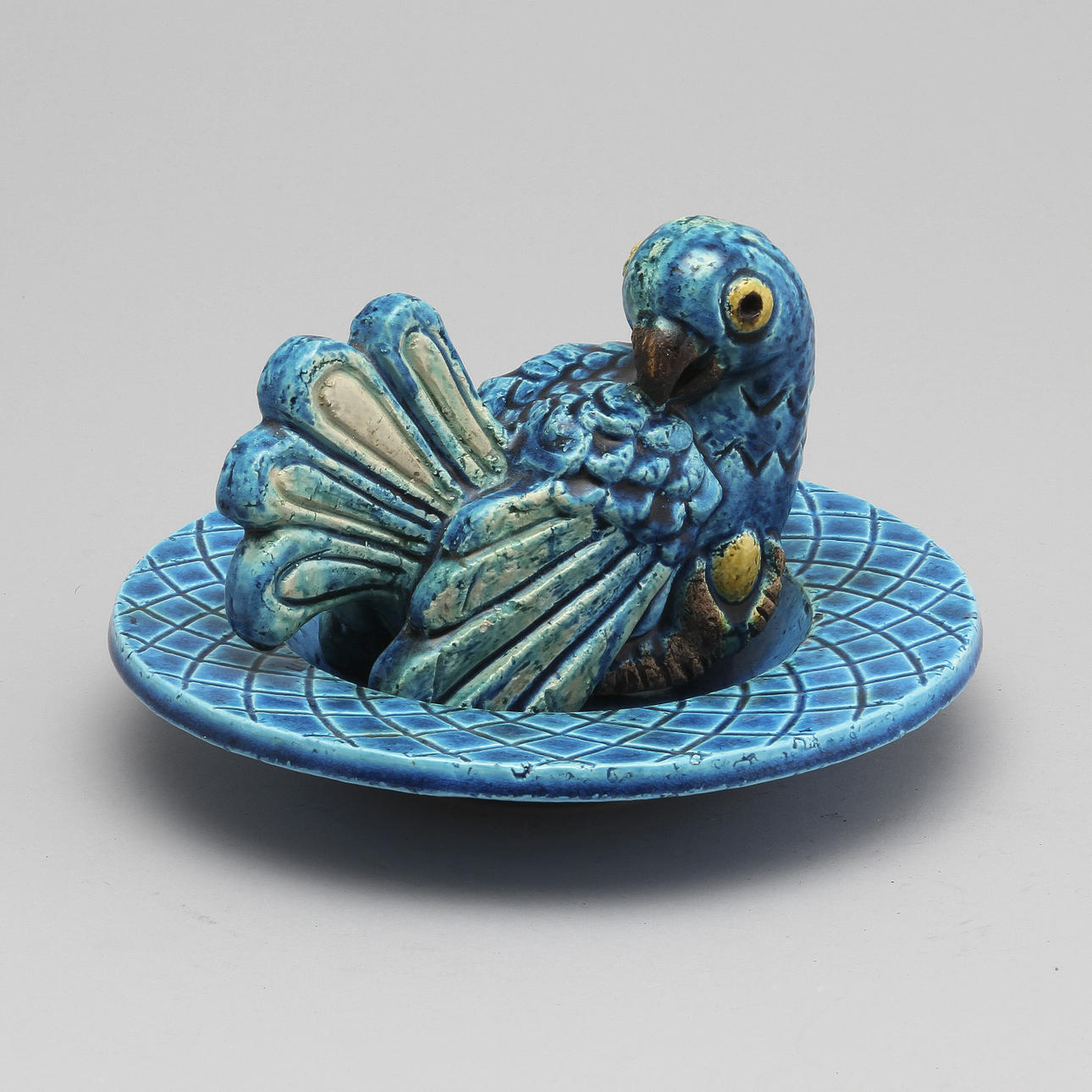 FIGURIN samt SKÅLFAT, chamotterat stengods, Gunnar Nylund, Rörstrand.