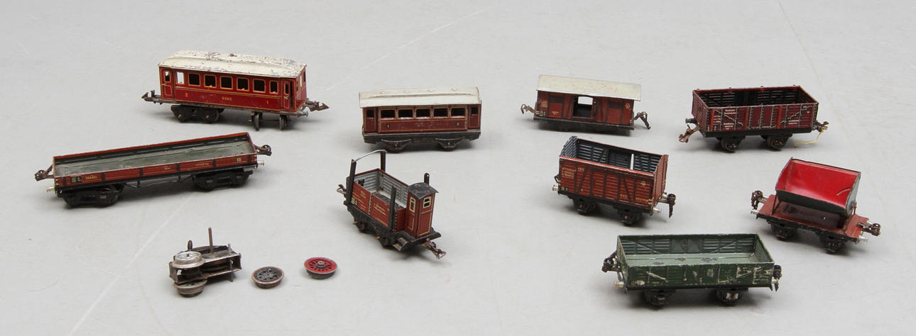 PARTI TÅG, 9 vagnar bla Märklin.