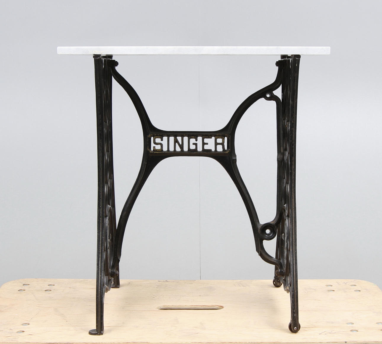 BORD med marmorskiva, 1900 tal.