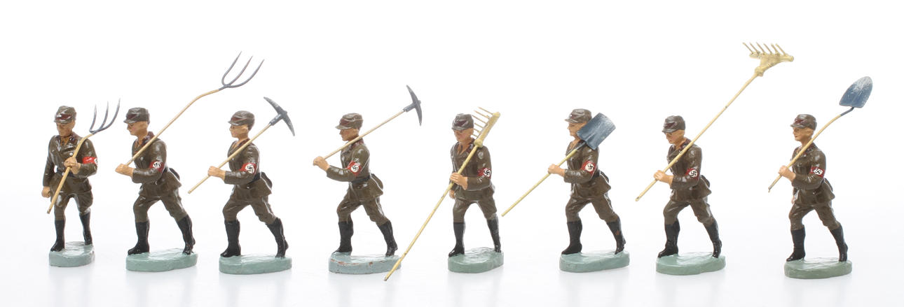 ELASTOLIN 8 marscherande arbetare från RAD med olika redskap.