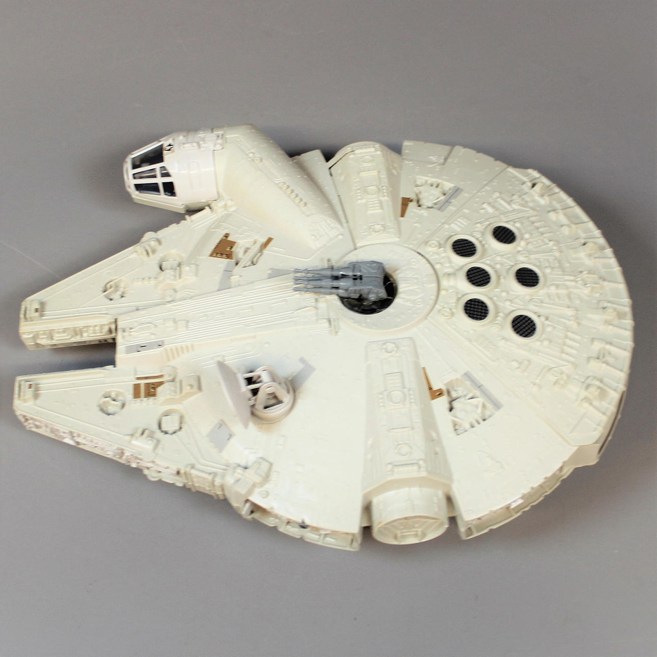 RAUMSCHIFF MILLENIUM FALCON Star Wars in Originalverpackung.