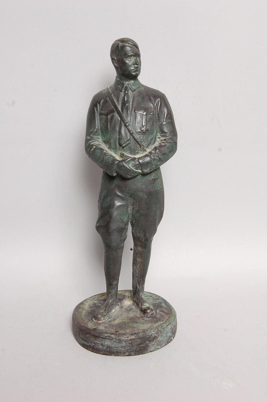 SKULPTUR, otydligt signerad.