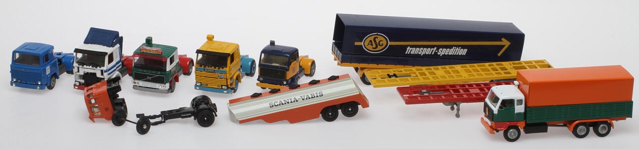 TEKNO 10 delar. Lastbilar, dragbilar och släp.