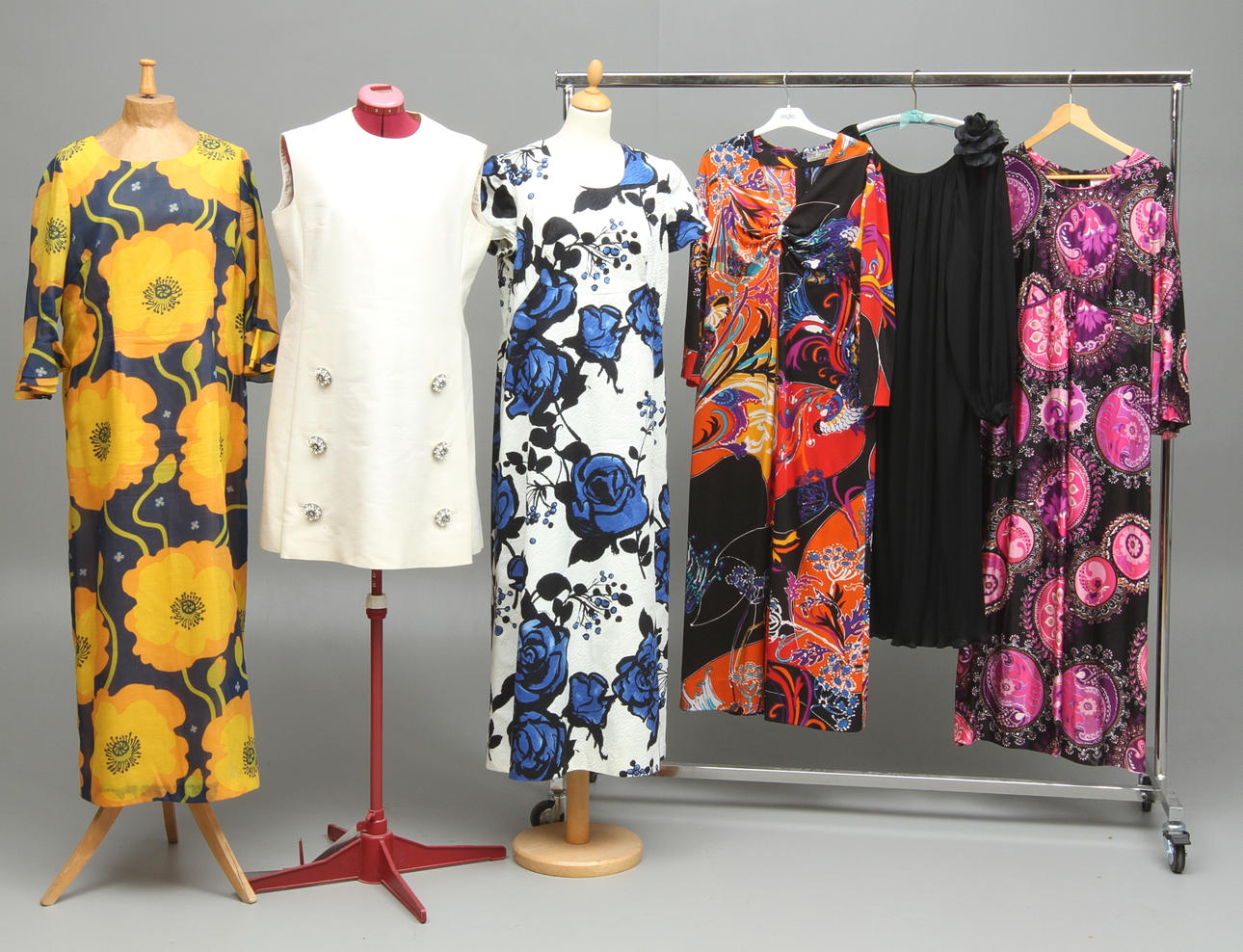 KLÄNNINGAR, 6 st, bland annat Tricosa Paris och Gejlin Danmark.