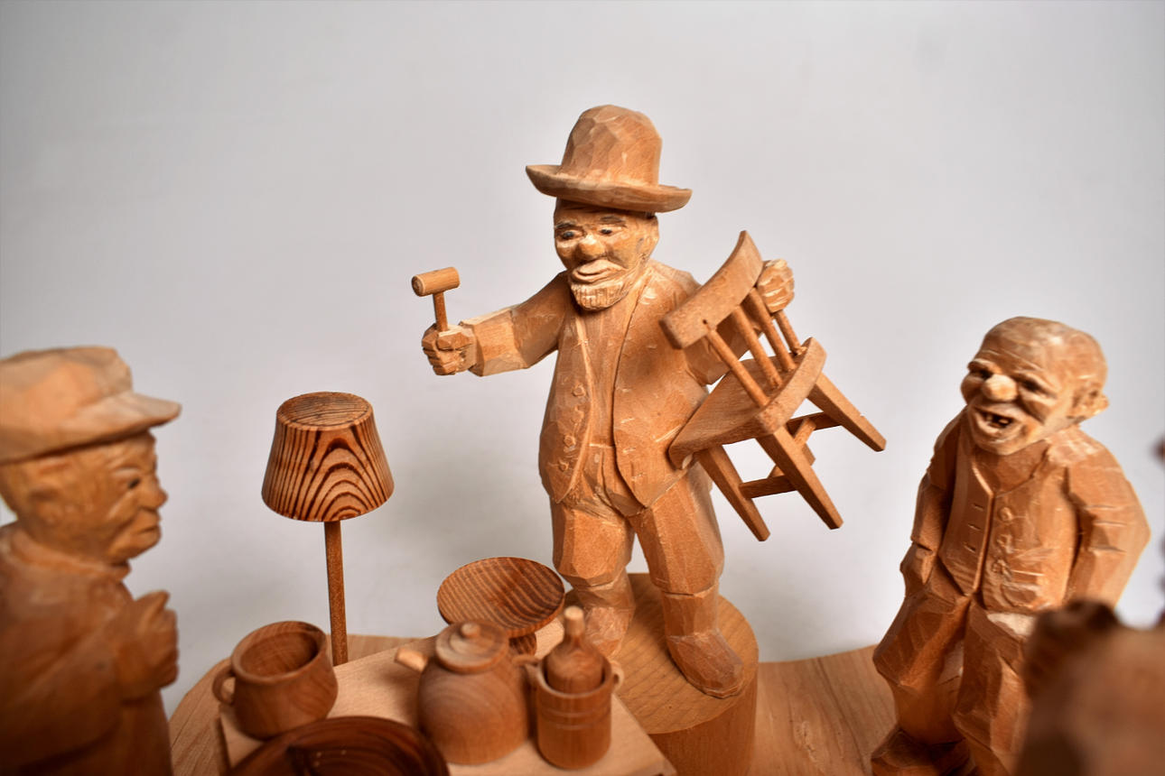 WOODEN SCULPTURE "Auction" signed, dated -98.