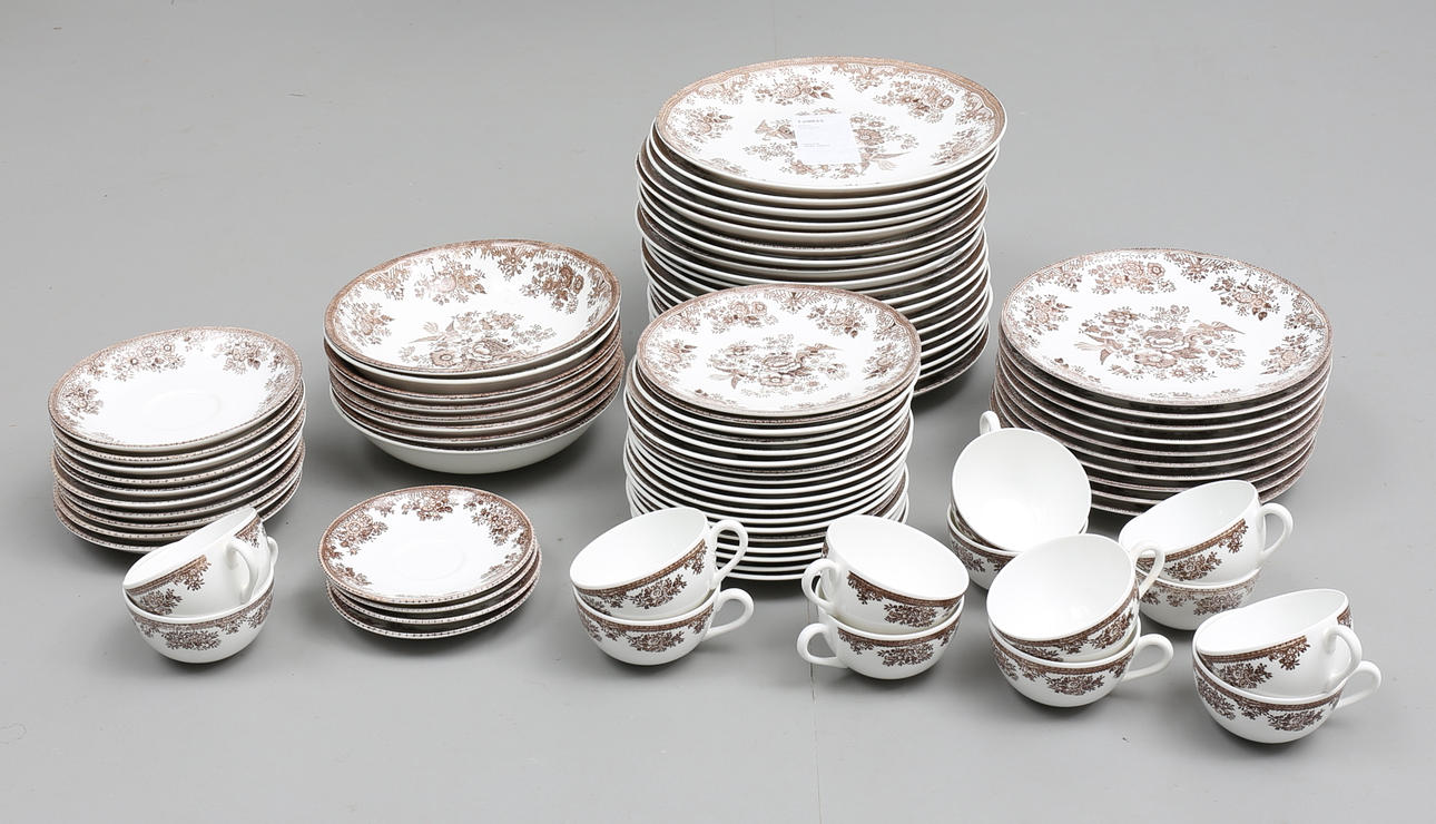SERVIS, ca 83 delar, benporslin, Gustavsberg, "Brun Fasan".
