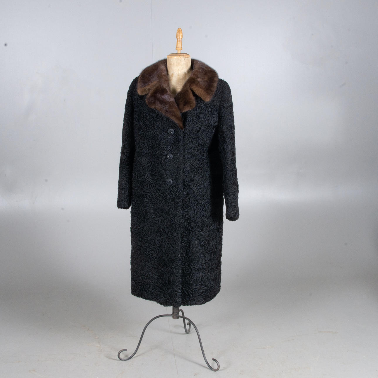 PELZ. Perser mit Nerzkragen.