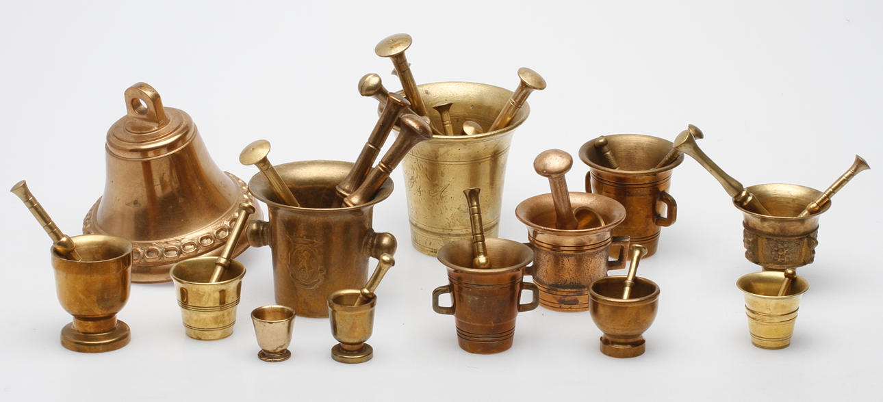 MORTLAR och STÖTAR, mässing, samt MALMKLOCKA, Bersbo.