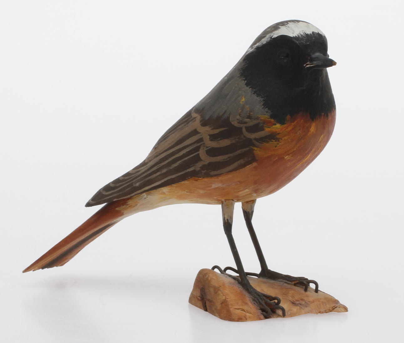 FÅGEL, snidat trä, "Rödstjärt", Elin Larsson, monogramsignerad, daterad 1963.