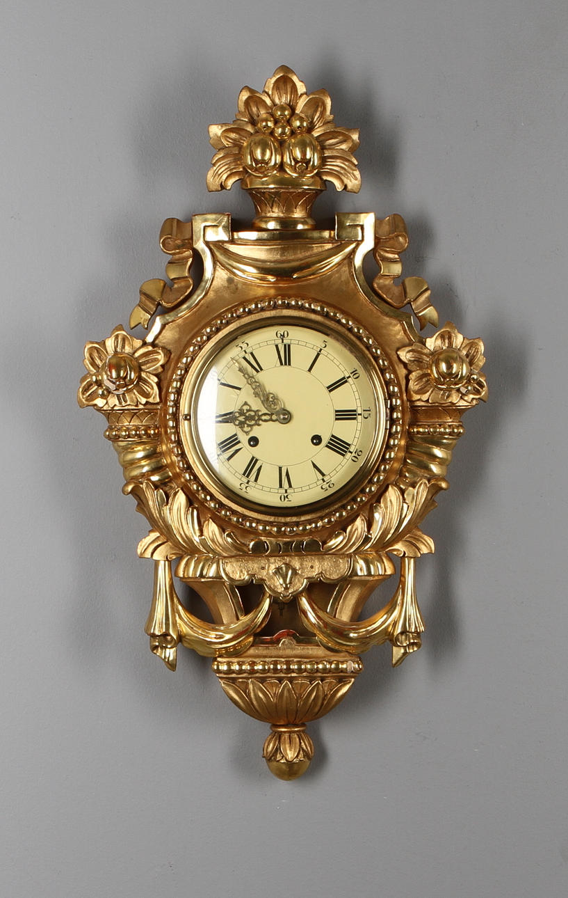 VÄGGPENDYL, guldfärgad med dekor av ymnighetshorn, 1900-tal.